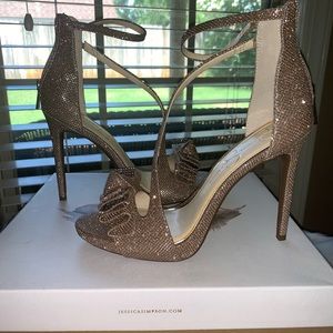 Jessica Simpson worn only once